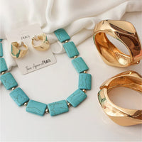 Colar Riocapria de pedras naturais turquesa folheado a ouro 18k